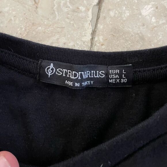 Black crop top from Stradivarius - Picture 3 of 5